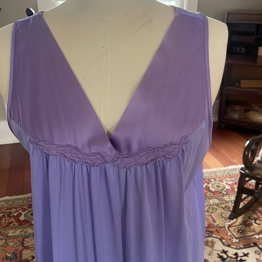 Vanity Fair Satin nightgown Purple SZ Med